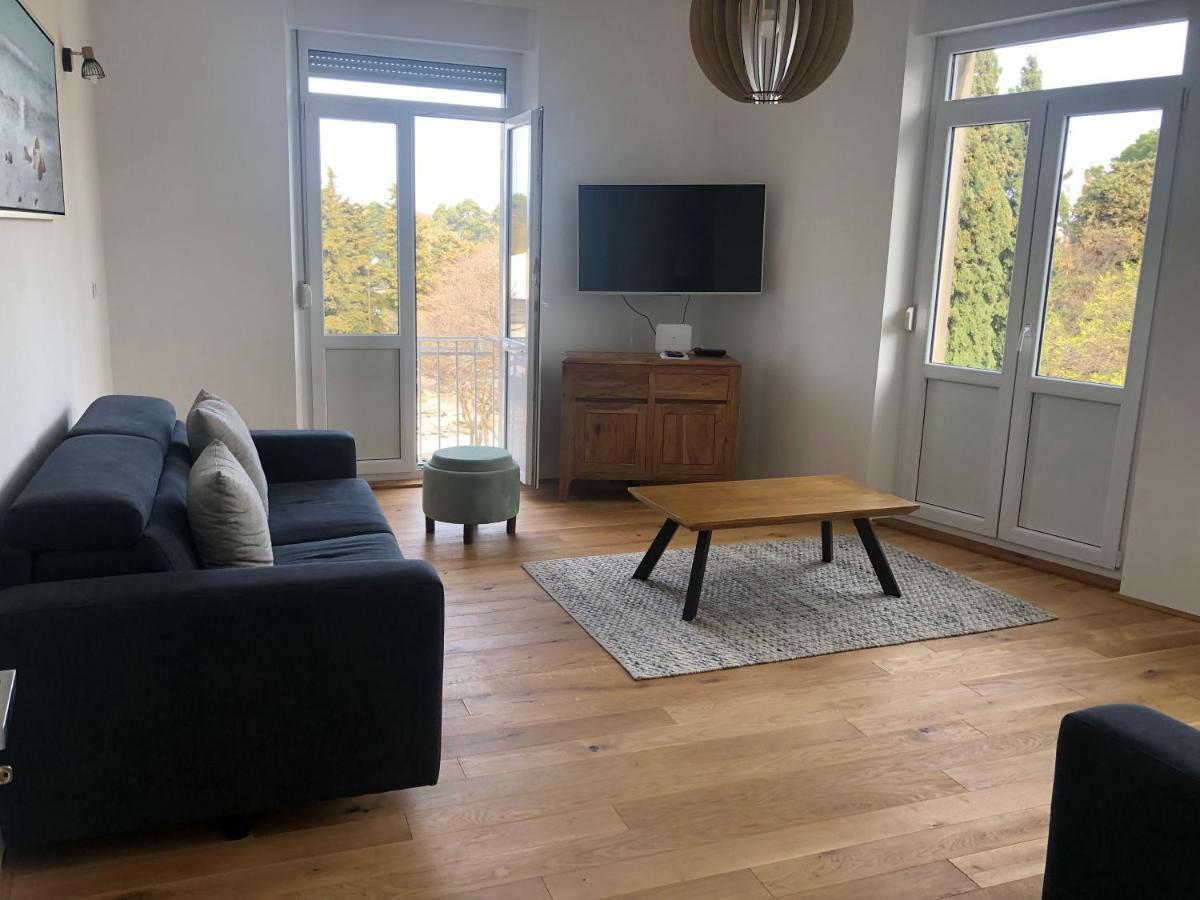 זאדאר Kolovare Beachfront Apartment מראה חיצוני תמונה