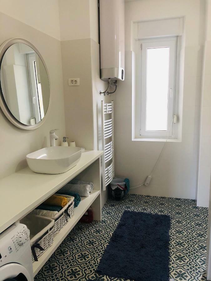 זאדאר Kolovare Beachfront Apartment מראה חיצוני תמונה